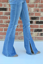 Load image into Gallery viewer, Flare Jeans Medium Wash
