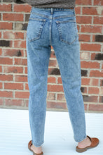 Load image into Gallery viewer, Mom Jeans Acid Wash

